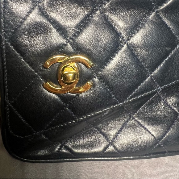 CHANEL CC Lambskin Leather Camera Crossbody 1992 Bag (Authentic Pre-Owned) Navy - Picture 16 of 16